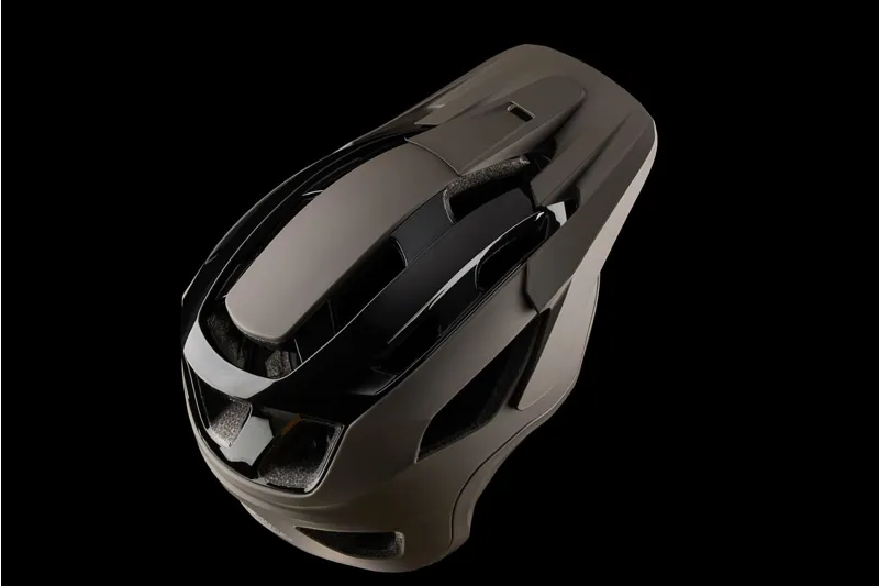 Giant Rail MIPS MTB Helmet in Panther Black-4